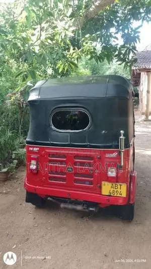 Bajaj RE 2019