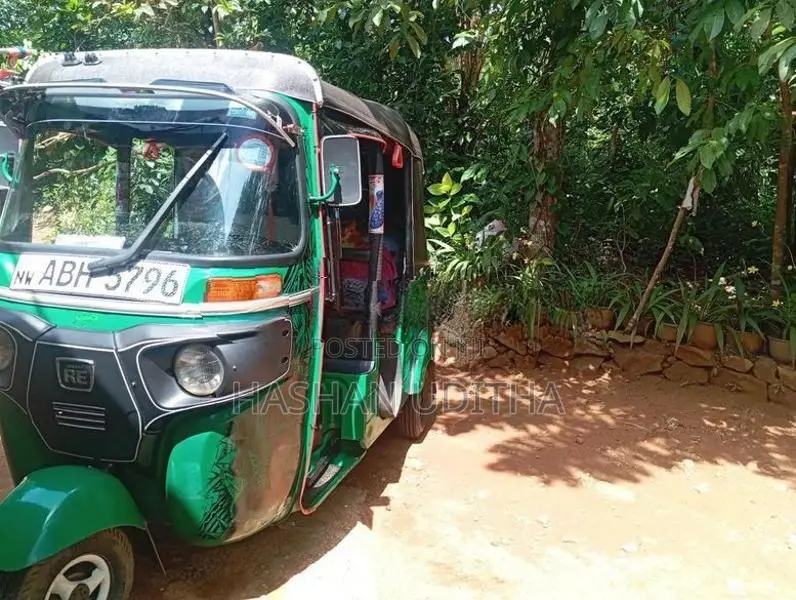 Bajaj RE 2015