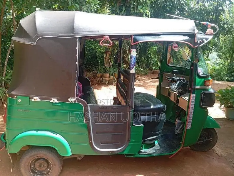 Bajaj RE 2015