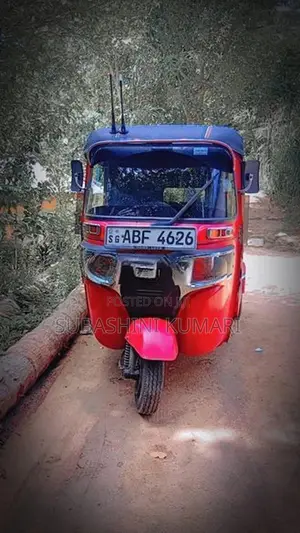 Bajaj RE 2015