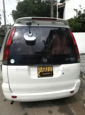 Toyota Noah KR 42 1999