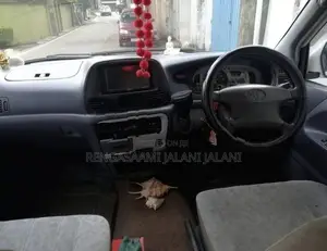 Toyota Noah KR 42 1999