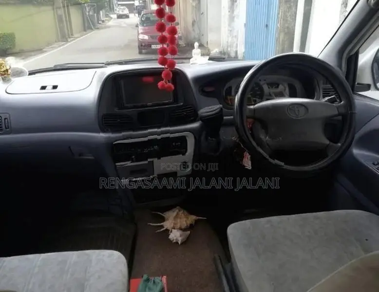 Toyota Noah KR 42 1999