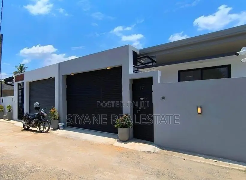 Cute Beautiful Luxury Living In Athurugiriya