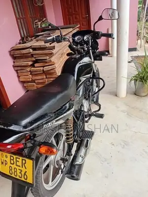 Bajaj Platina 2016