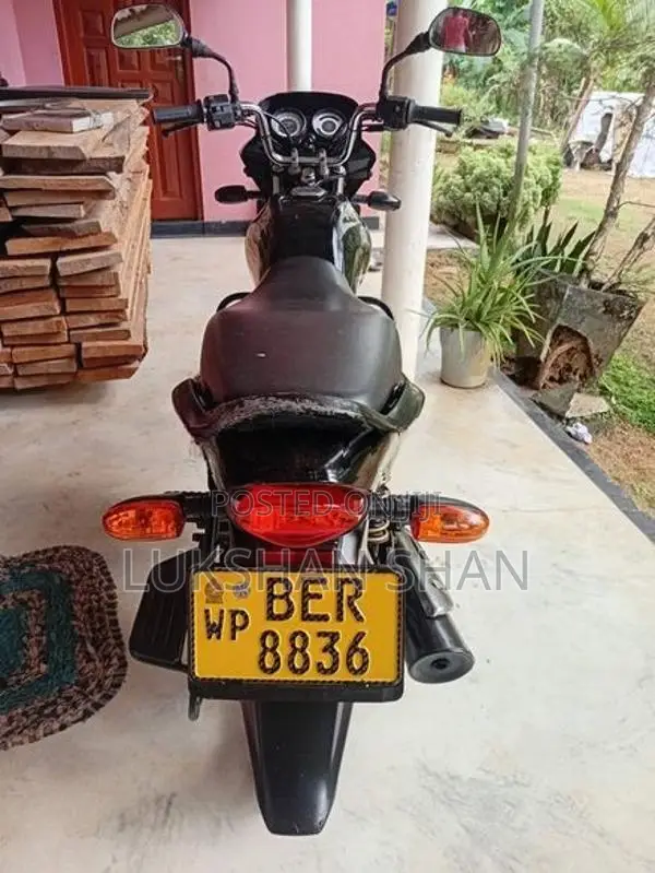 Bajaj Platina 2016