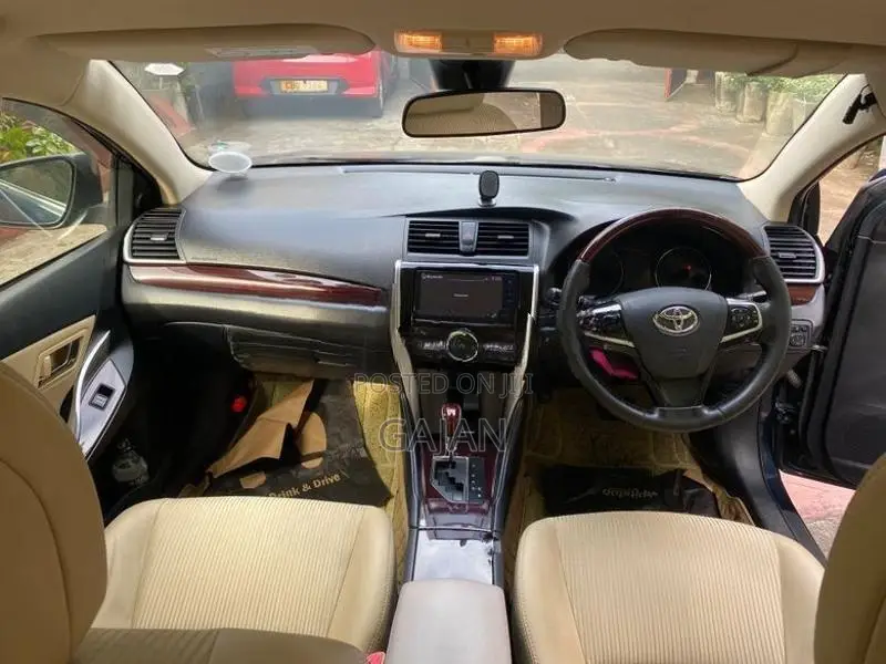 Toyota Premio Superior 2018