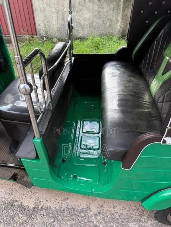 Bajaj RE 2014
