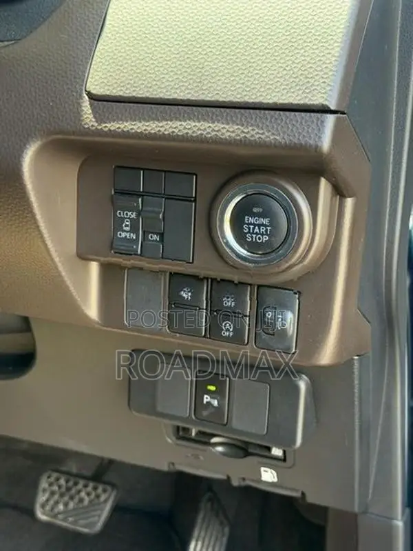 Toyota Roomy X 2023