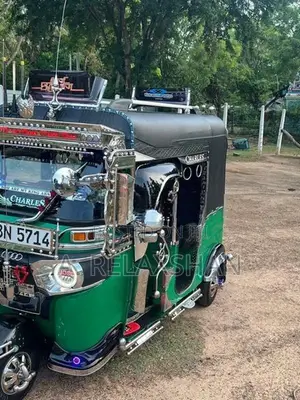 Bajaj RE 2016