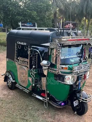 Bajaj RE 2016