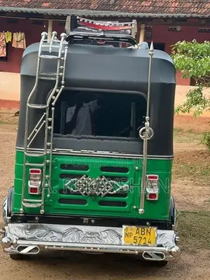 Bajaj RE 2016