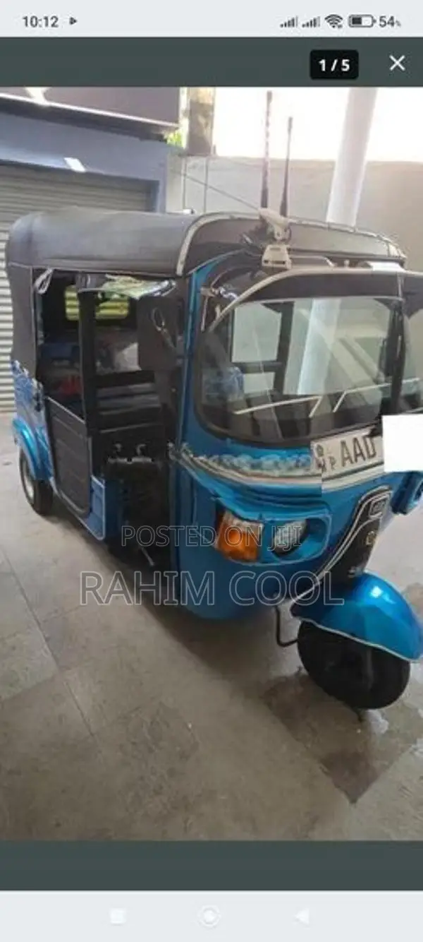 Bajaj RE 2012