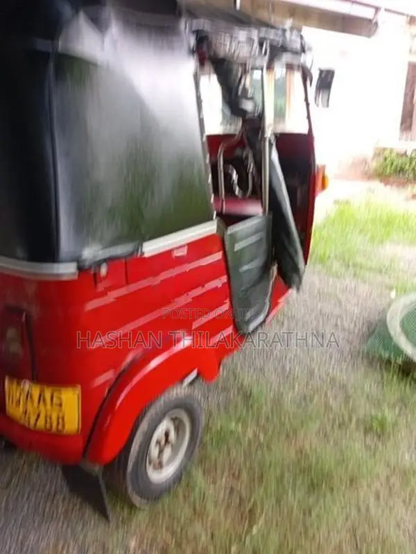 Bajaj RE 2013