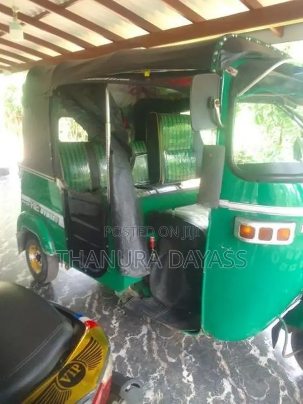Bajaj RE 2002