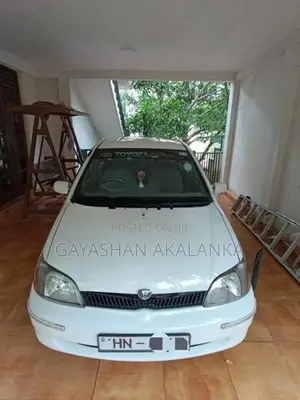 Toyota Platz 2000