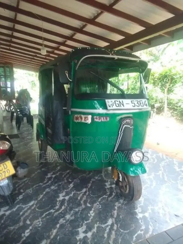 Bajaj RE 2002