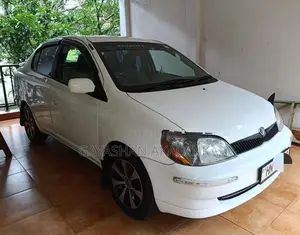 Toyota Platz 2000