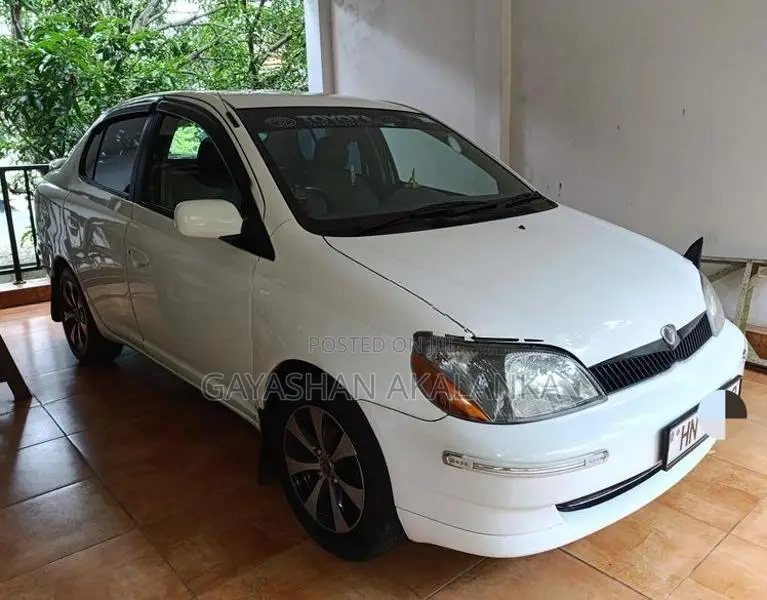 Toyota Platz 2000