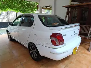 Toyota Platz 2000