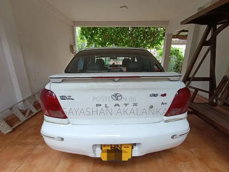 Toyota Platz 2000