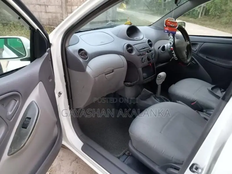 Toyota Platz 2000