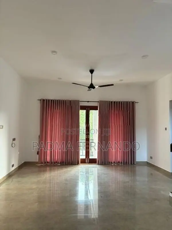 Upstairs Annex for Rent in Boralesgamuwa ( Road)