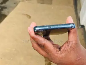 Samsung Galaxy S22 (Used)
