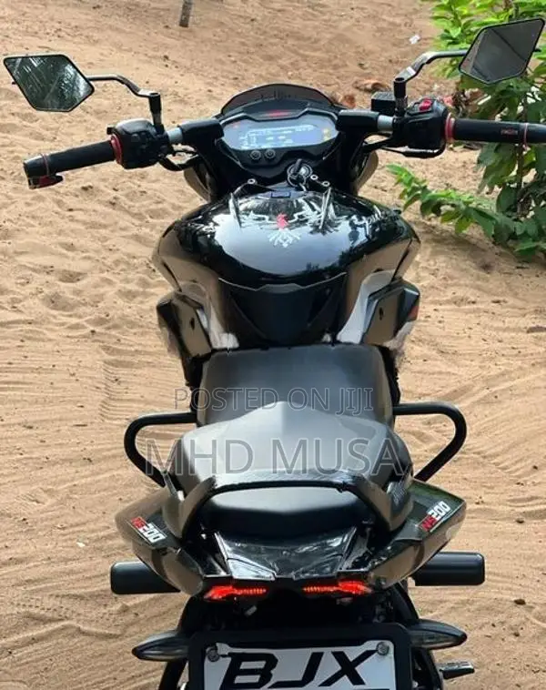 Bajaj Pulsar NS200 2025