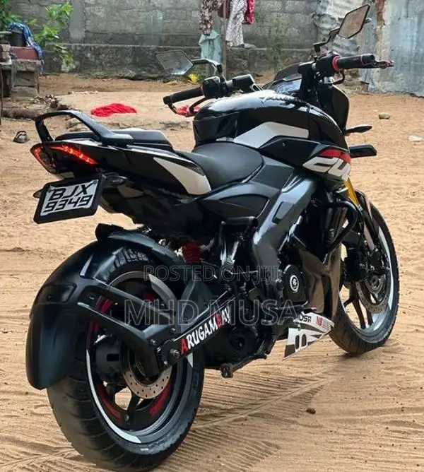 Bajaj Pulsar NS200 2025