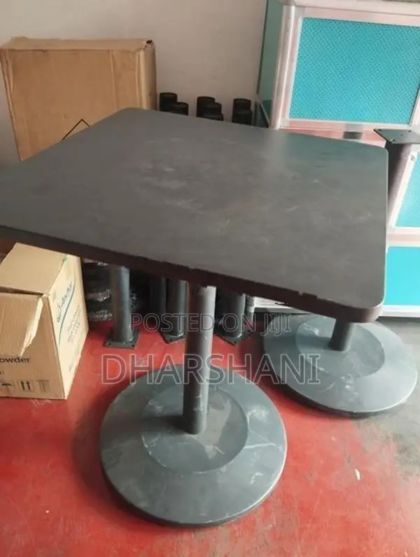Metal Table 2*2 Feet