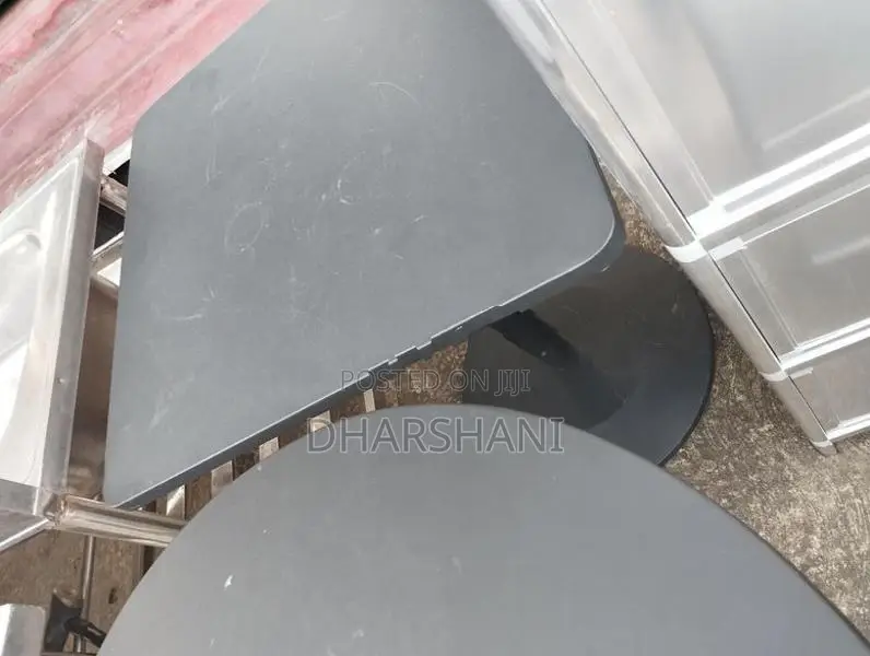 Metal Table 2*2 Feet