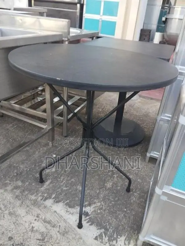 Metal Table 2*2 Feet