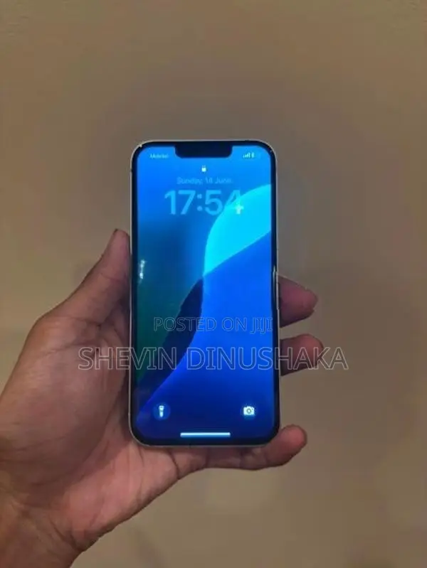 Apple iPhone 13 (Used)
