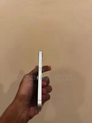 Apple iPhone 13 (Used)