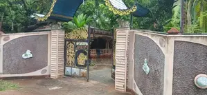 5 Acres land With House Moolai
