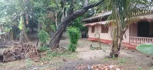5 Acres land With House Moolai