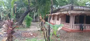 5 Acres land With House Moolai