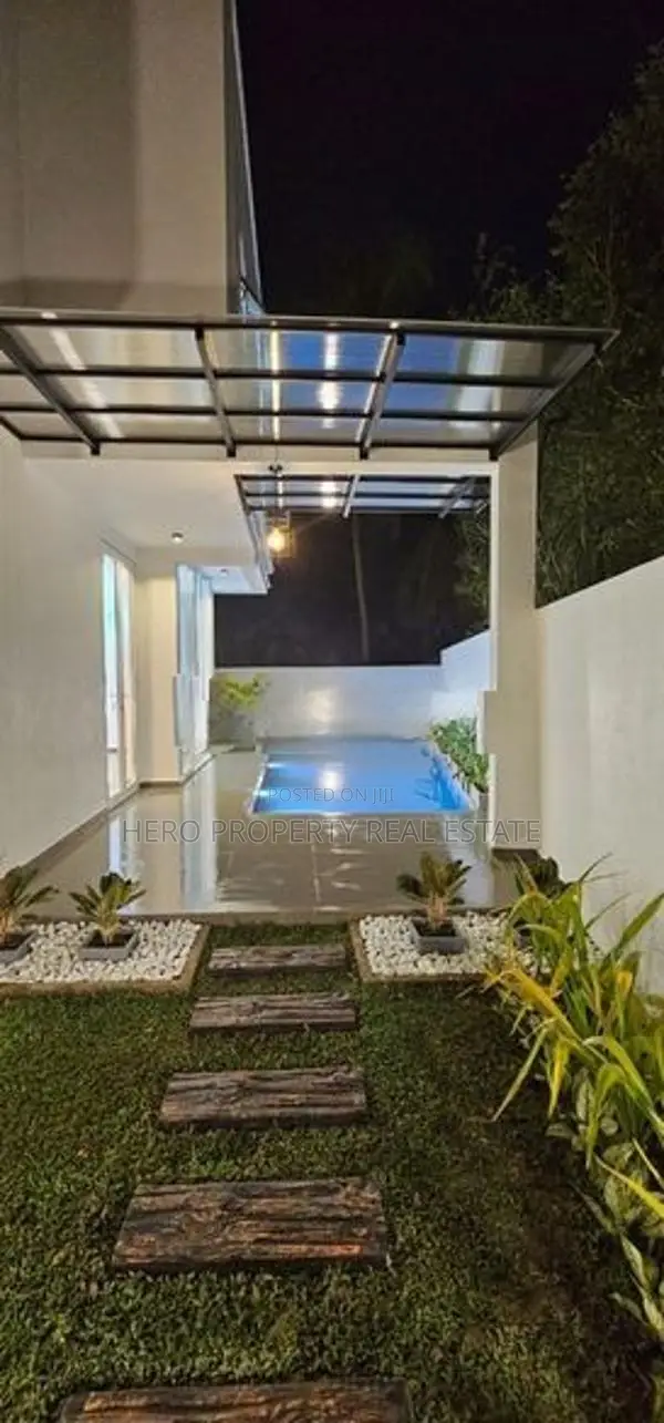 HAS200🪂-Super Luxurious House for Sale in Piliyandala