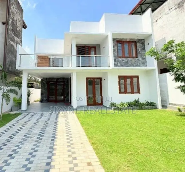 Newly Build Luxury House for Sale in Athurugiriya