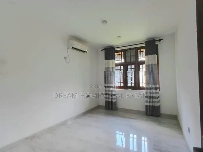 Luxury 3-Storey House for Rent in Pannipitiya