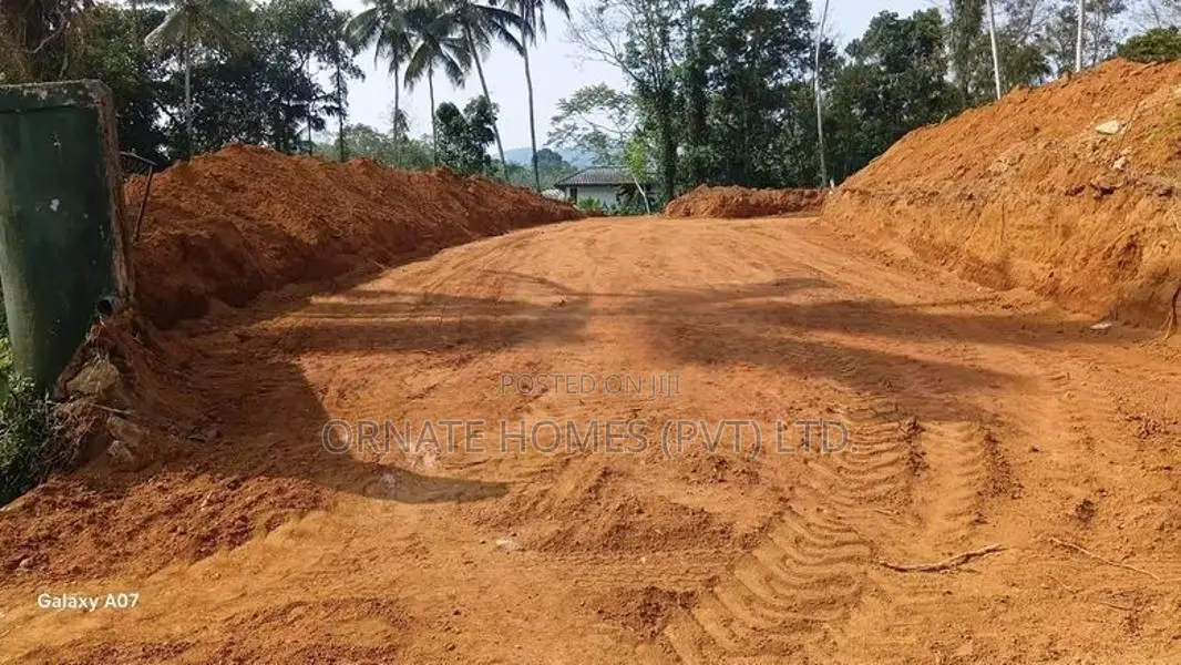 Mawak Oya Facing Land for Sale - Padukka,handaapangoda