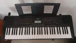 Yamaha PSR E273