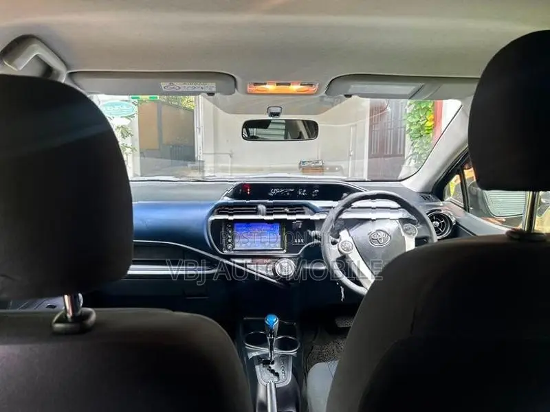 Toyota Aqua Urban 2015