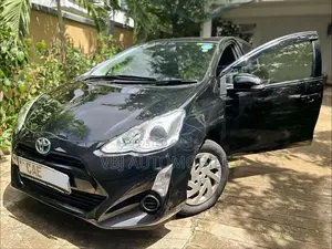 Toyota Aqua Urban 2015