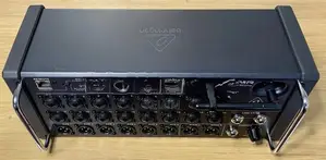 Digital Mixer Behringer XR18