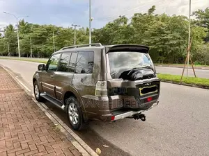 Mitsubishi Montero 2015