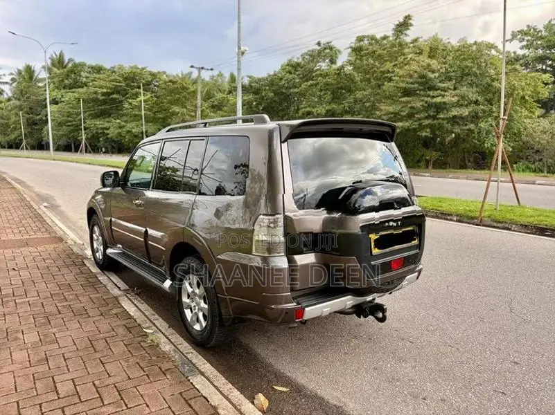 Mitsubishi Montero 2015