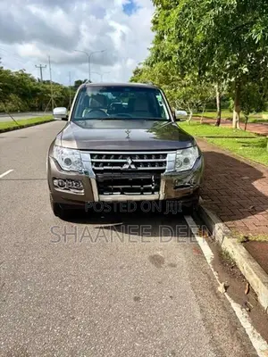 Mitsubishi Montero 2015
