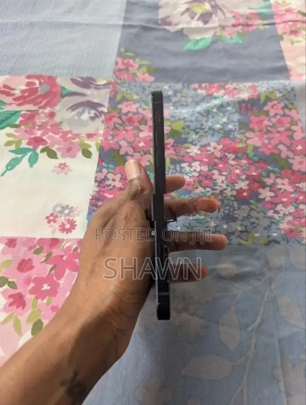 Apple iPhone 12 (Used)